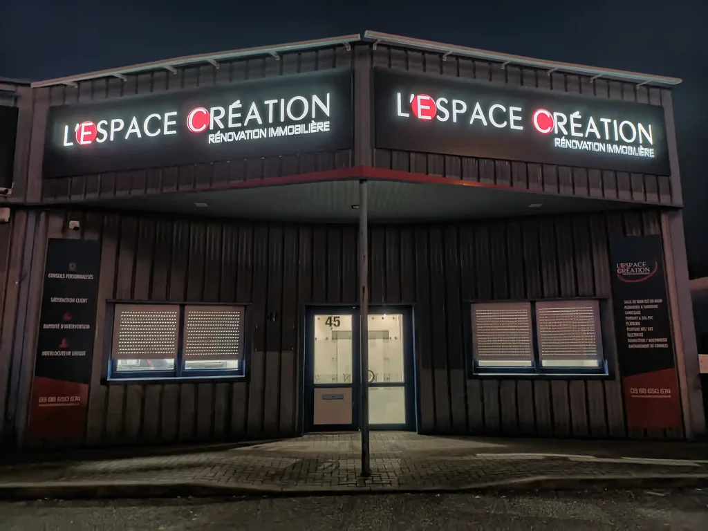 Conception et montage des enseignes extérieures lumineuses pour l&rsquo;entreprise L&rsquo;Espace Création à Strasbourg en Alsace