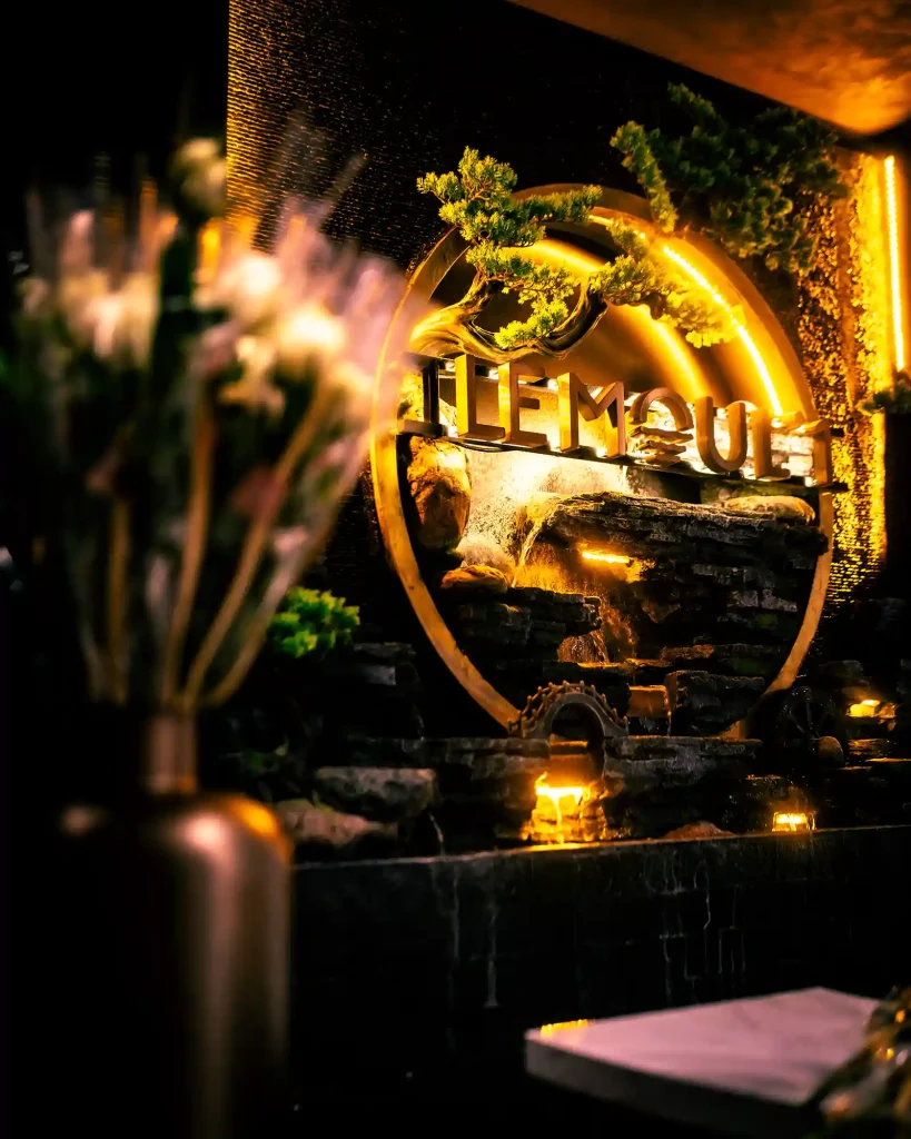 Pose des enseignes lumineuses extérieure et intérieure pour le restaurant Le Moul&rsquo;1 de Duppigheim, proche de Dorlisheim