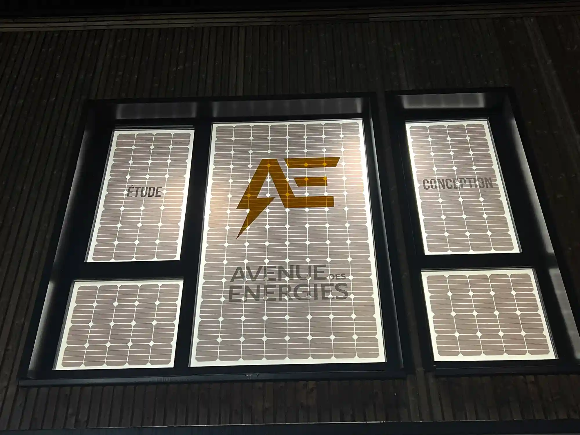 Réalisation d&rsquo;une vitrophanie vitrine sur mesure pour l&rsquo;entreprise L&rsquo;Avenue des Énergies à Reichstett, proche de Strasbourg