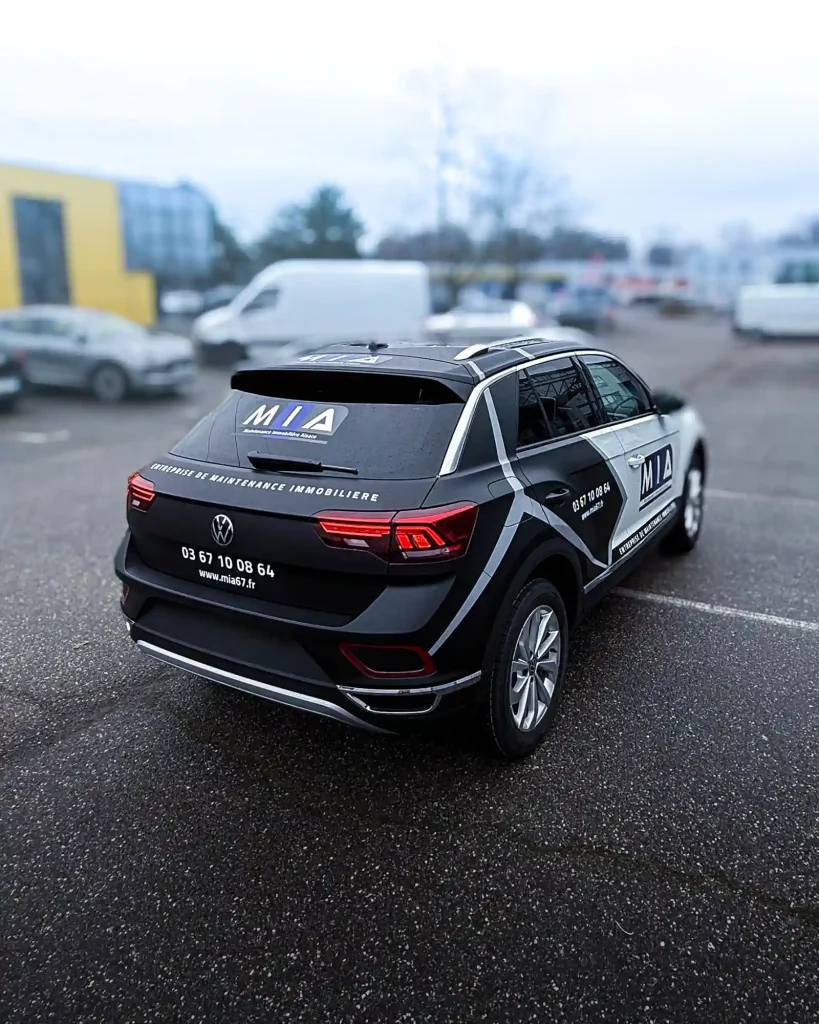 Réalisation de semi covering pour la flotte de véhicules MIA, alliant design et communication mobile à Strasbourg.