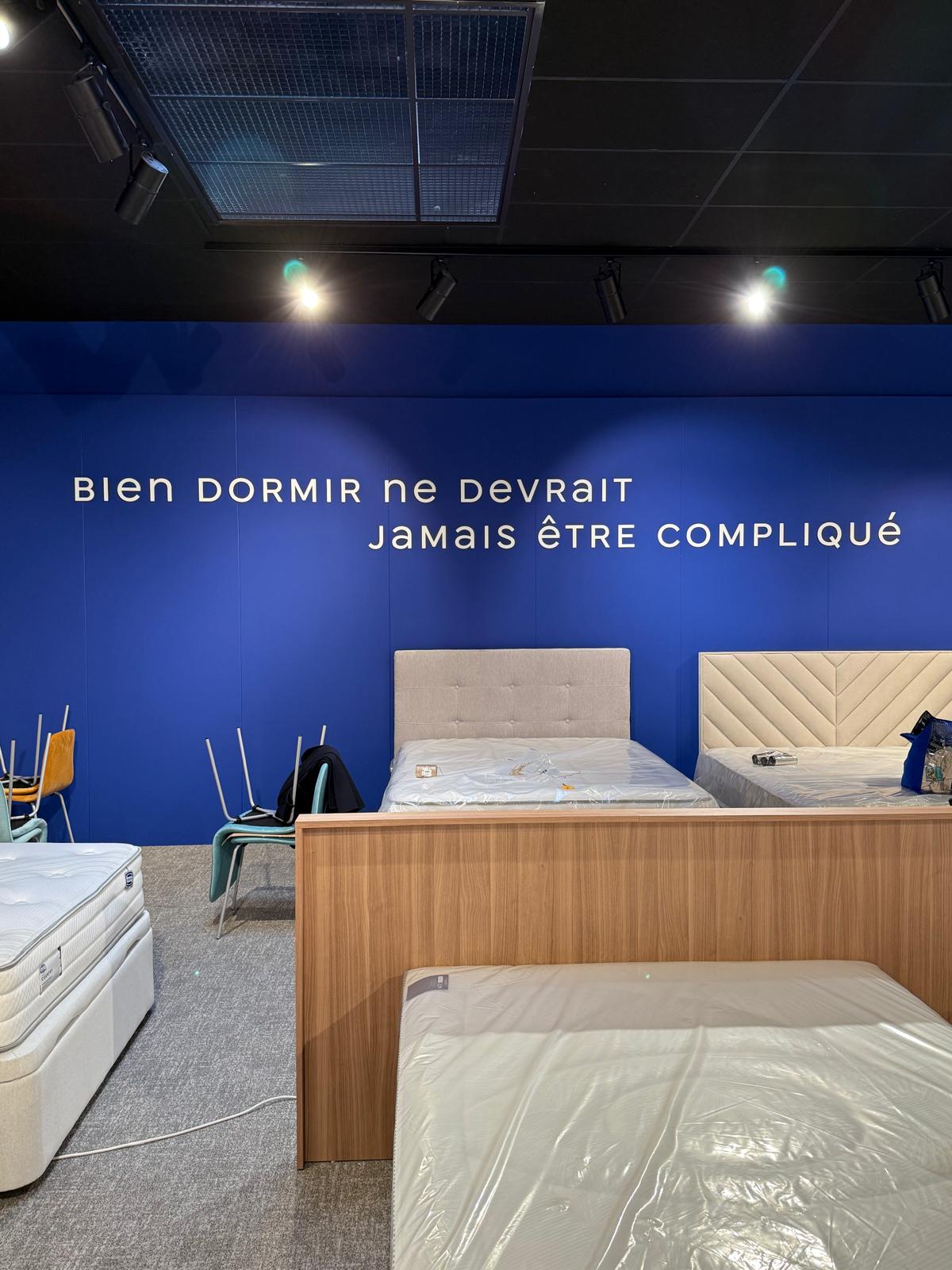 Installation de la signalétique et intégration de panneaux décoratifs pour le secteur de la literie chez La Compagnie du Lit à Schweighouse-sur-Moder, proche de Haguenau.